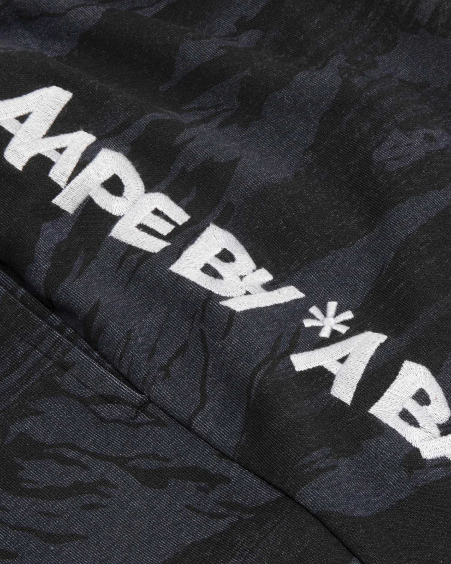 Sticker print sweat shorts - Image 4