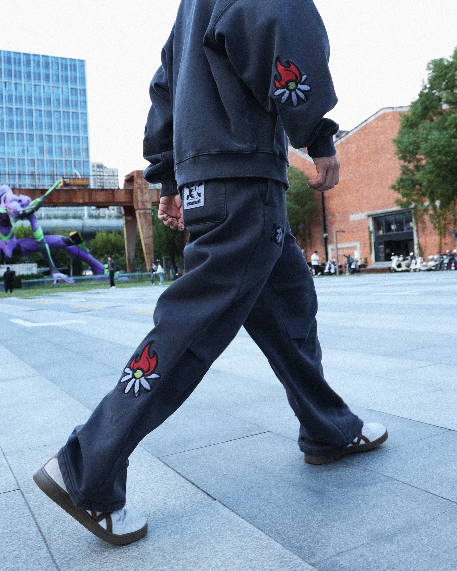 X Erased crew neck sweatshirt - Image 4